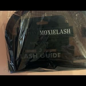 NEW MOXIE ASH Eyelash Kit with lash guide